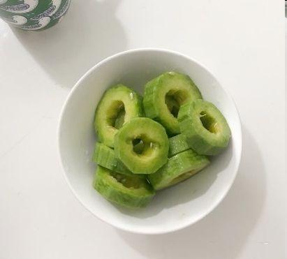 棕色羊角蜜瓜怎么吃,多汁美味，轻松享用的夏日佳果