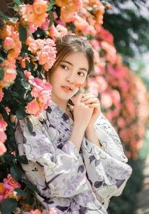 和服女孩吃瓜视频,揭秘日本街头潮流文化
